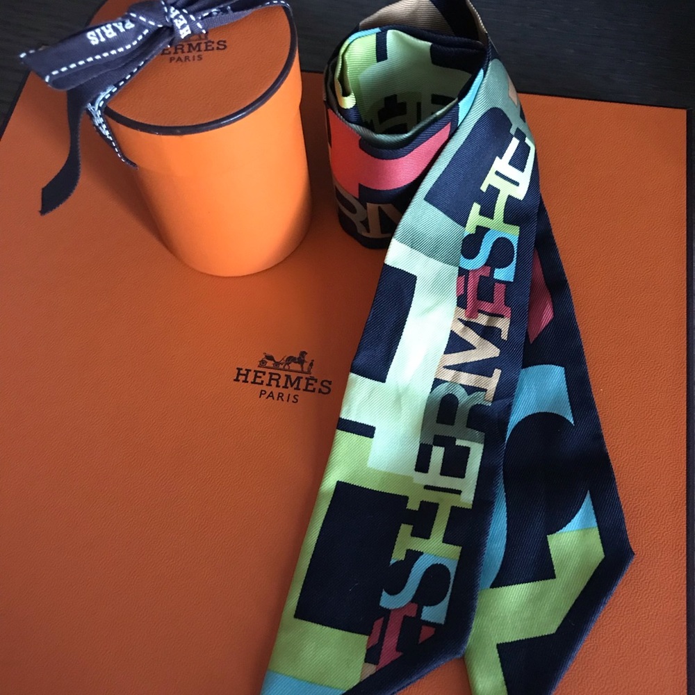 Hermès Twilly Scarf